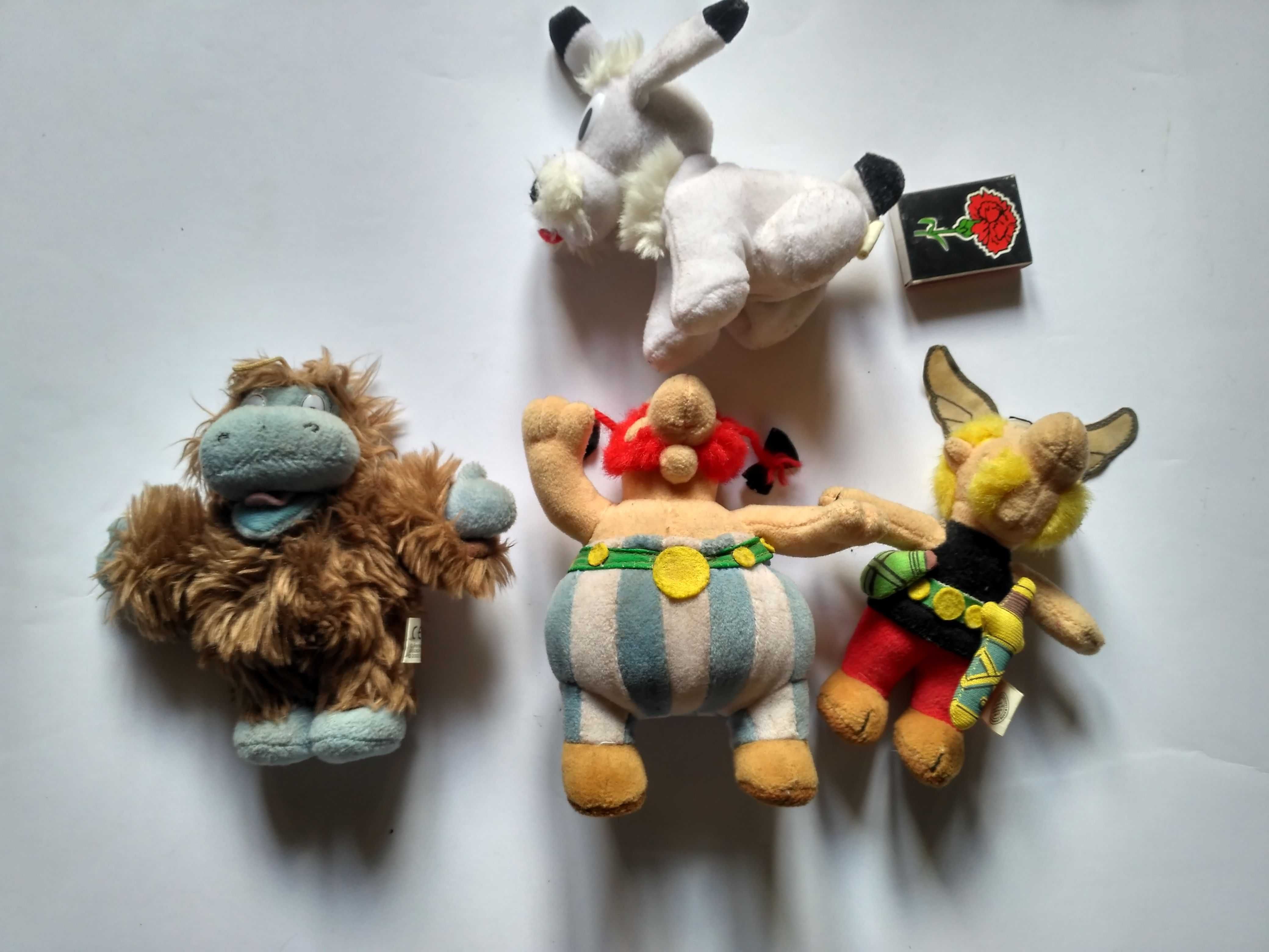 Мягкие игрушки из серии Астерикс от киндер сюрприза