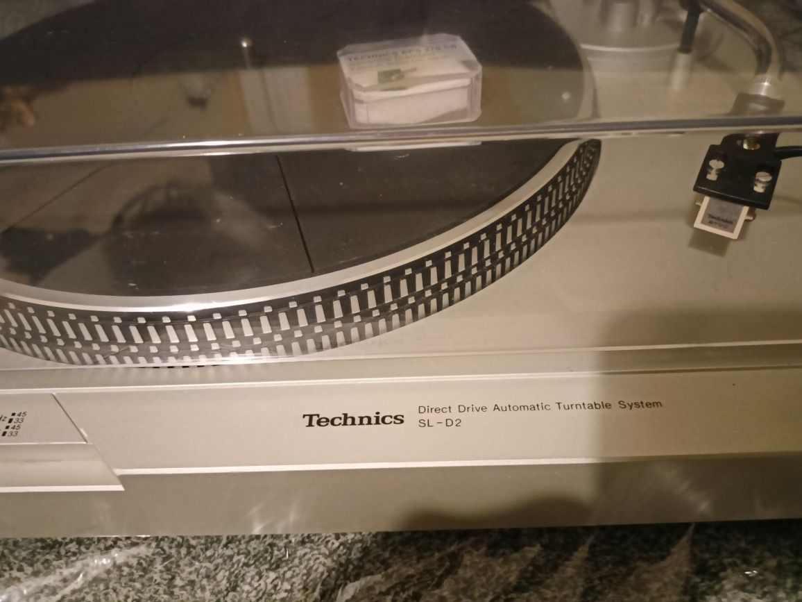 Technics gramofon.