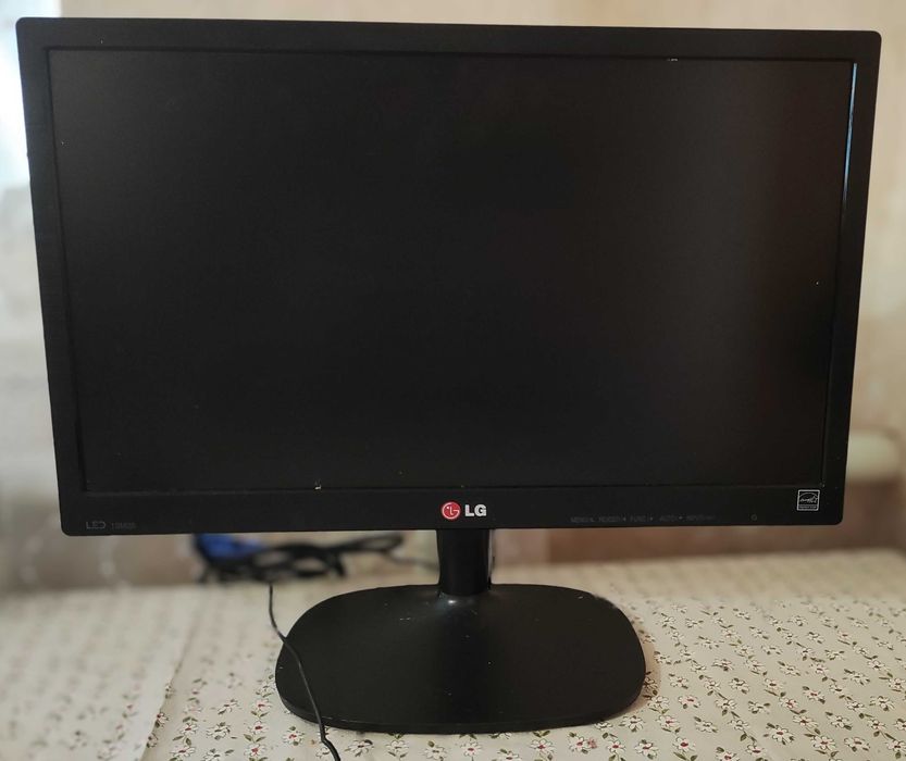 Монітор LG LED 19M35
