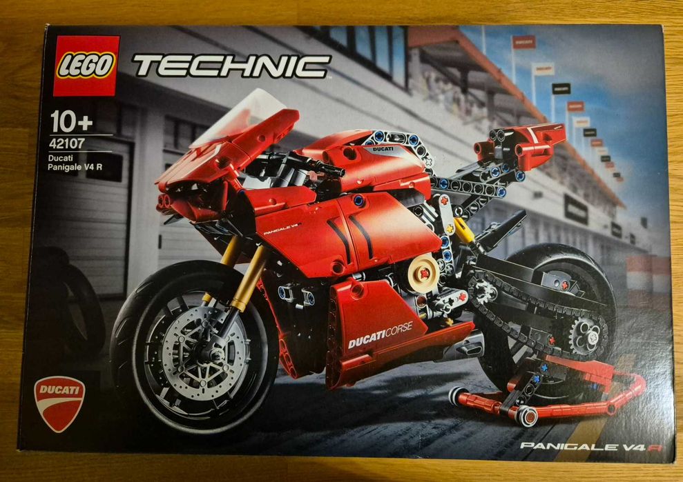 Продам LEGO Technic Ducati Panigale V4 R (42107), б/у