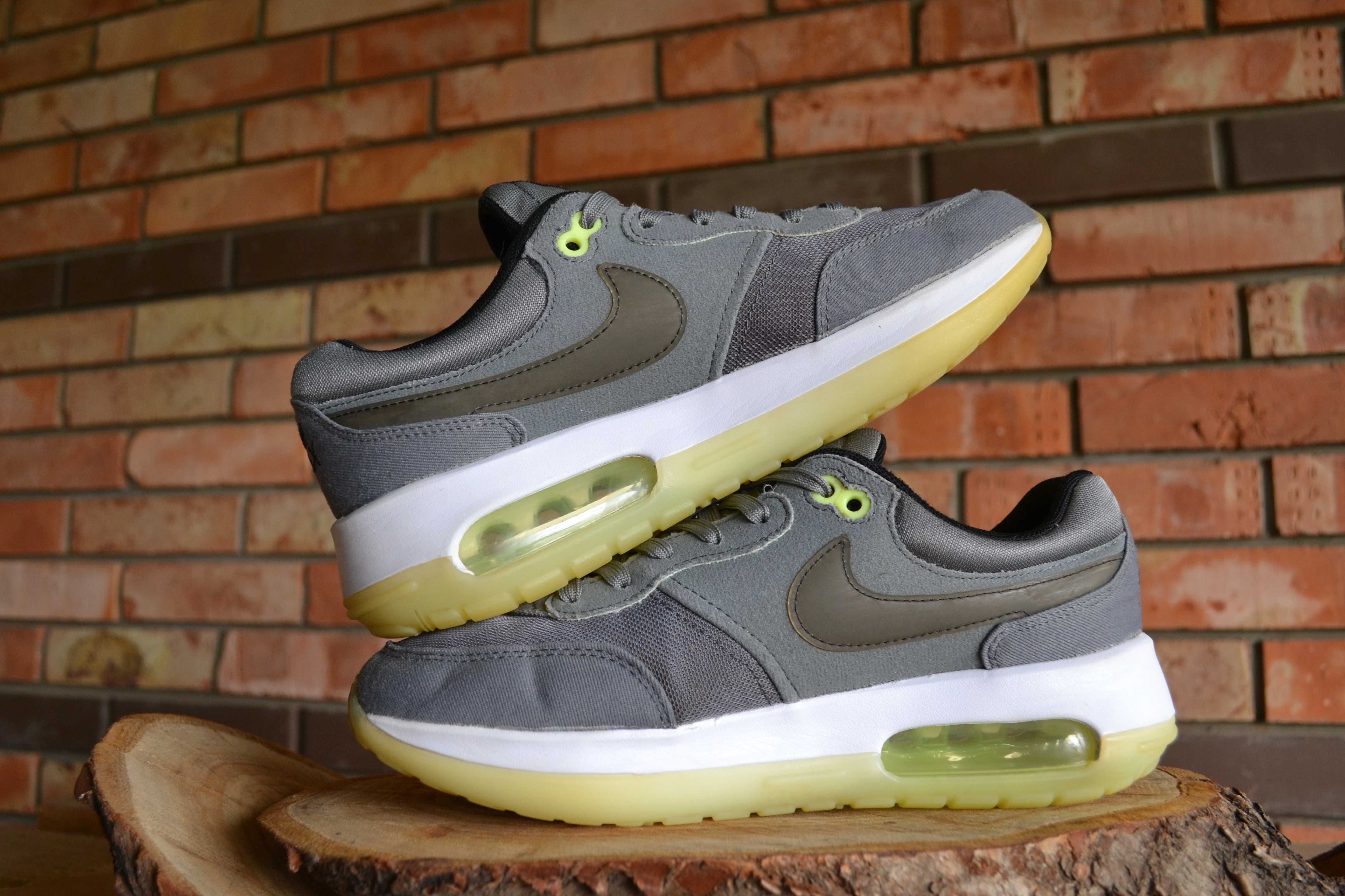 Кроссовки Nike air max motif Оригинал размер 38.5 Стелька 24.5 см