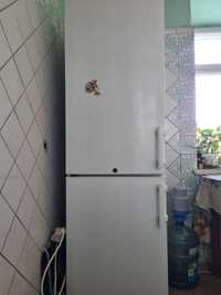 Холодильник Liebherr высотой 180см