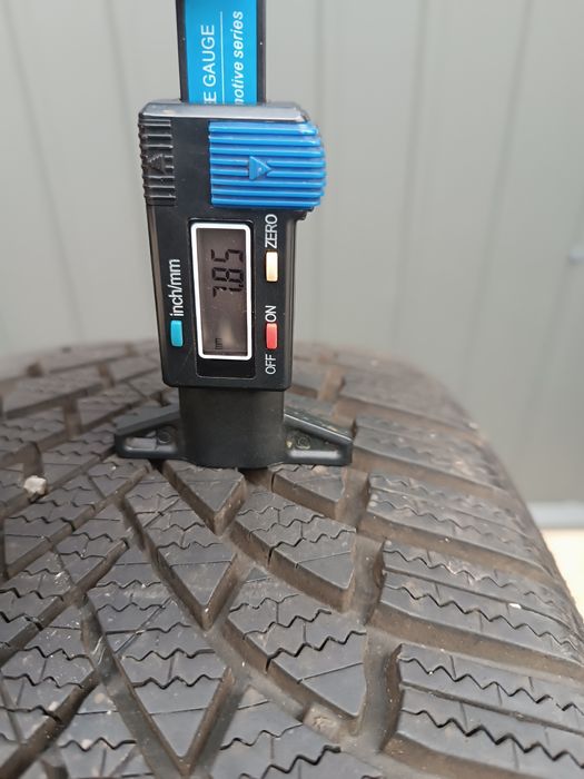 Зимові шини 225/55/17 Bridgestone Bluzzak LM005 2023 пара