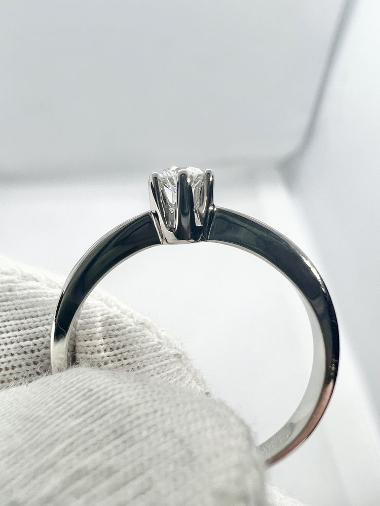 Золотое кольцо с натуральным бриллиантом 0.19 карат. 600$