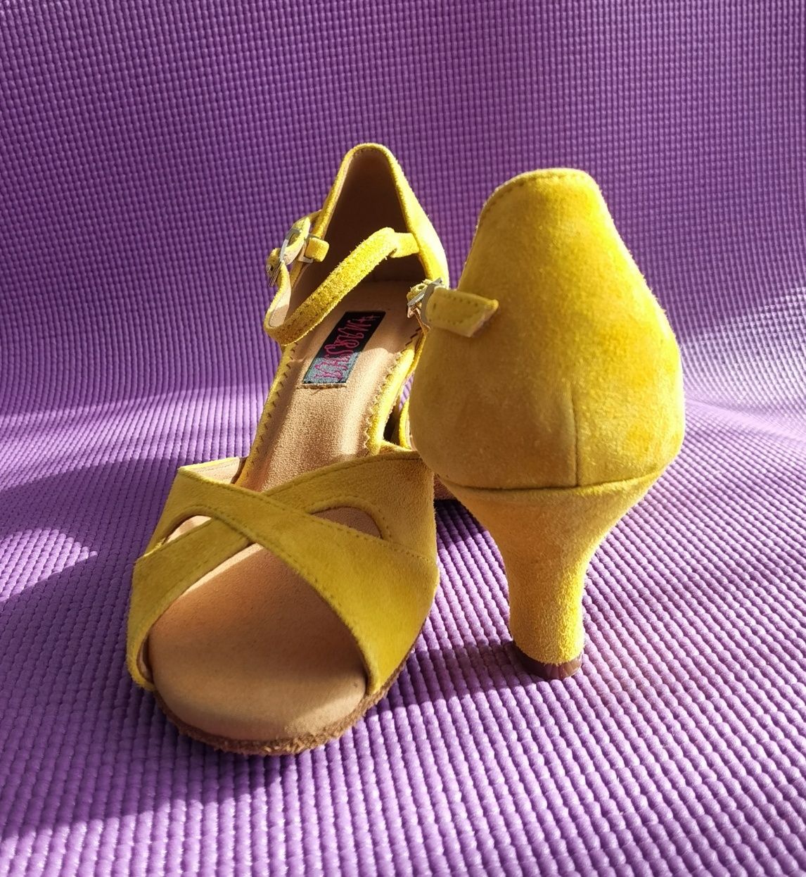 Skórzane buty do tańca towarzyskiego,salsy,tanga żółte zamsz rozm. 38