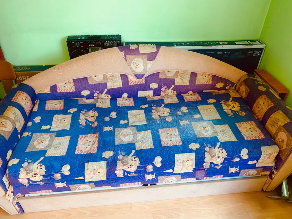 Продам Два  якісні розкладні дивани.Б/В.Спальне місце -1.60 на 2,10.м