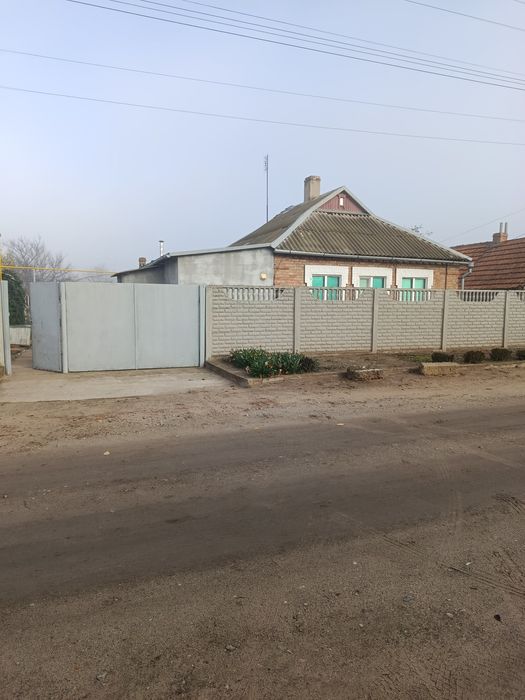 Продам будинок  смт.Комишуваха