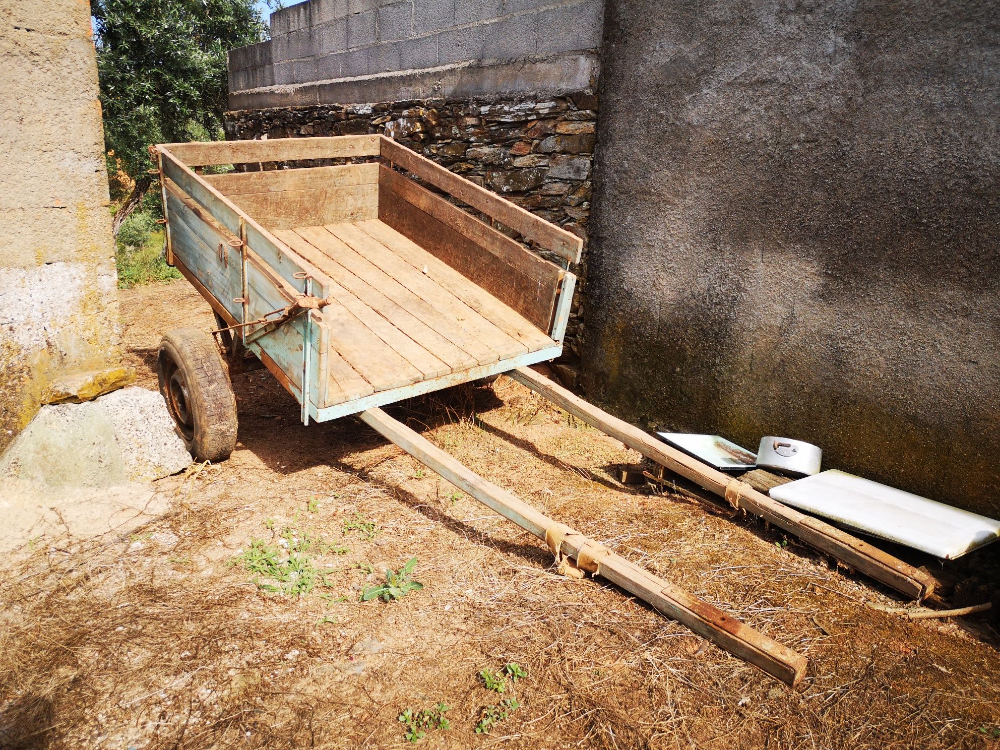 Carroça em madeira