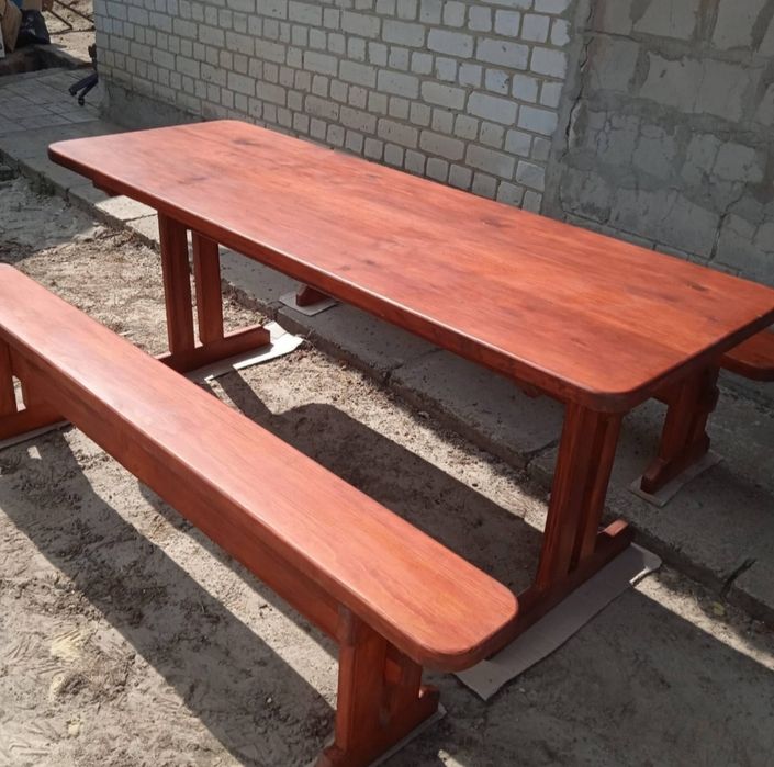 Стол  и  лавки .