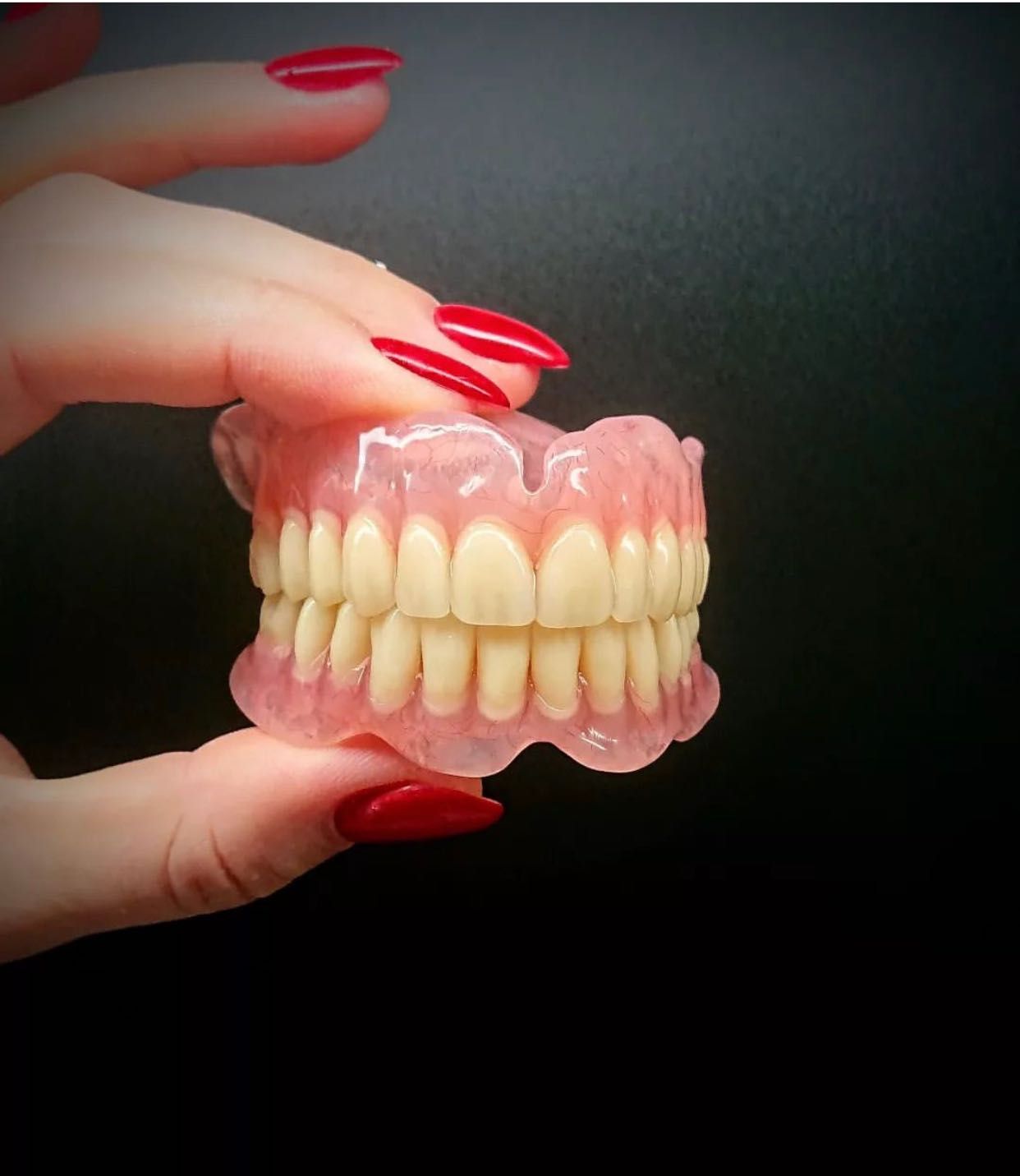 Зубной техник . Зубные протезы .
