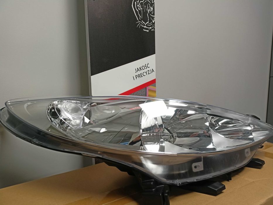 Peugeot 207 06- Lampa/Reflektor przód prawy /H7+H1