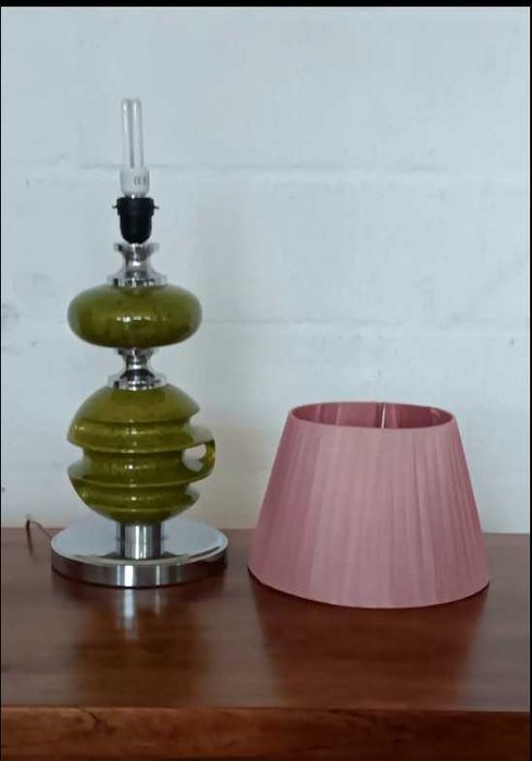 Candeeiro de mesa intemporal