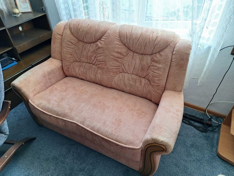 Używana sofa dwuosobowa – idealny stan!