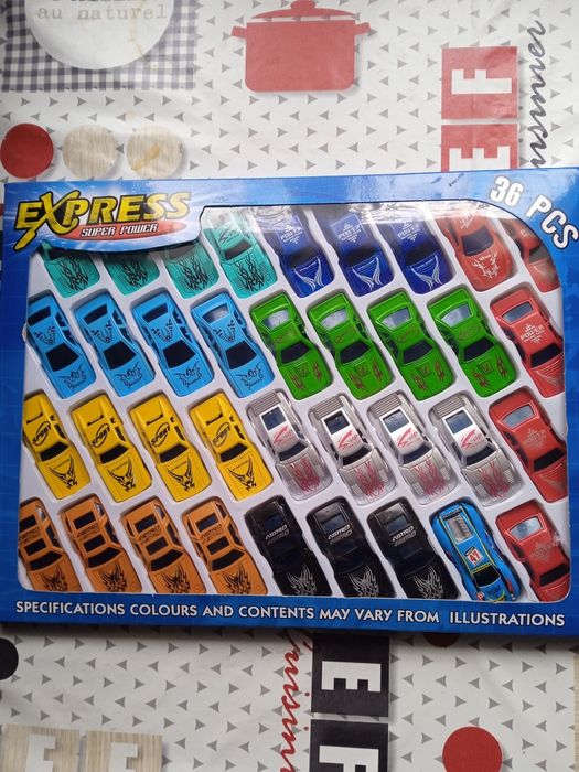 Набор машинок в хорошем состоянии