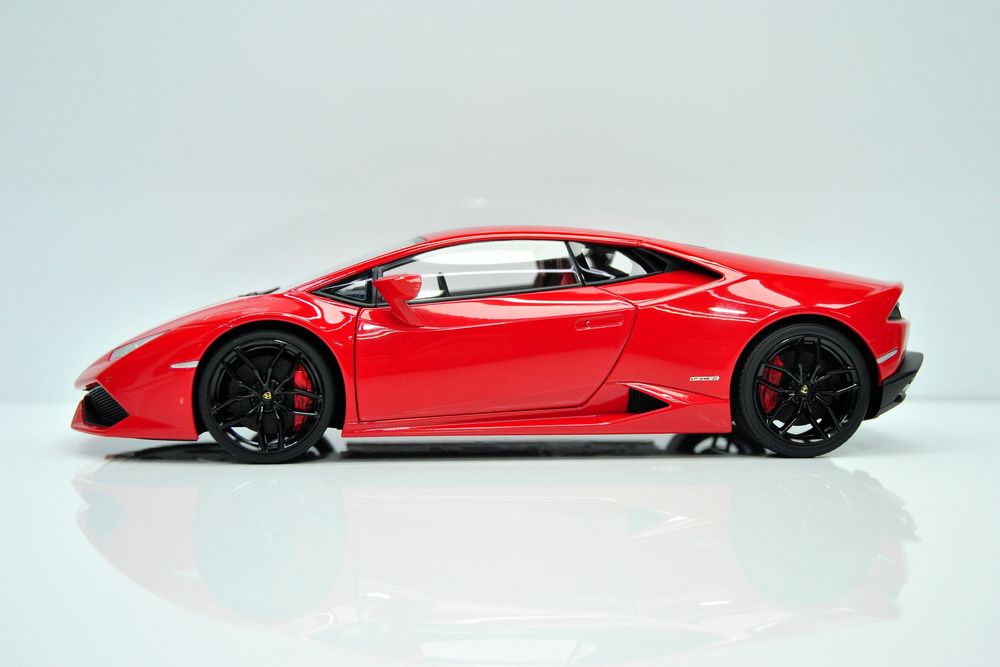 1/18 модель Lamborghini Huracan LP610-4 AUTOart