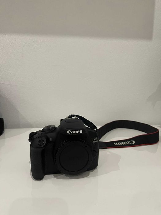 Kit Máquina Fotográfica CANON EOS 2000D + 18-55 IS STM + 75-300 DC STM