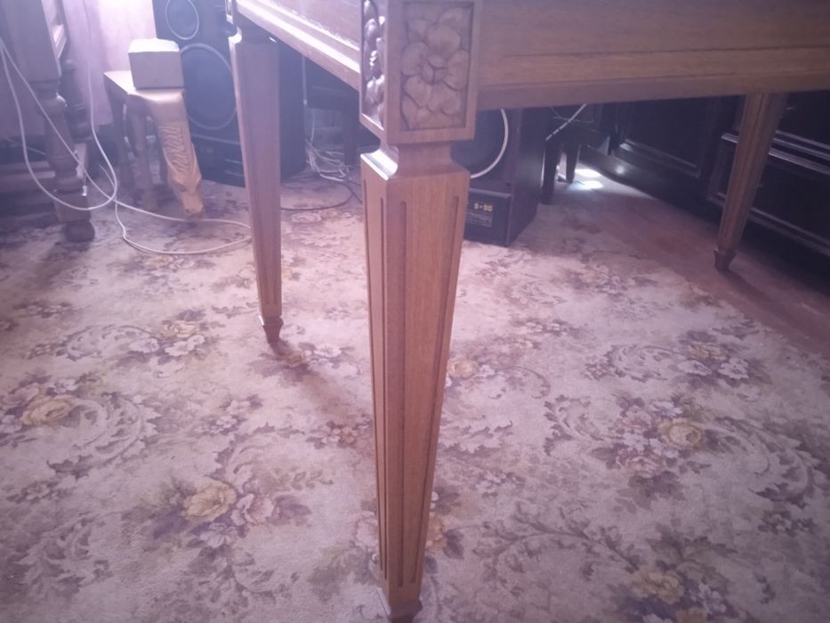 Стол обеденный 1300 х 850 х 750  В таком качестве, изделий очень мало.