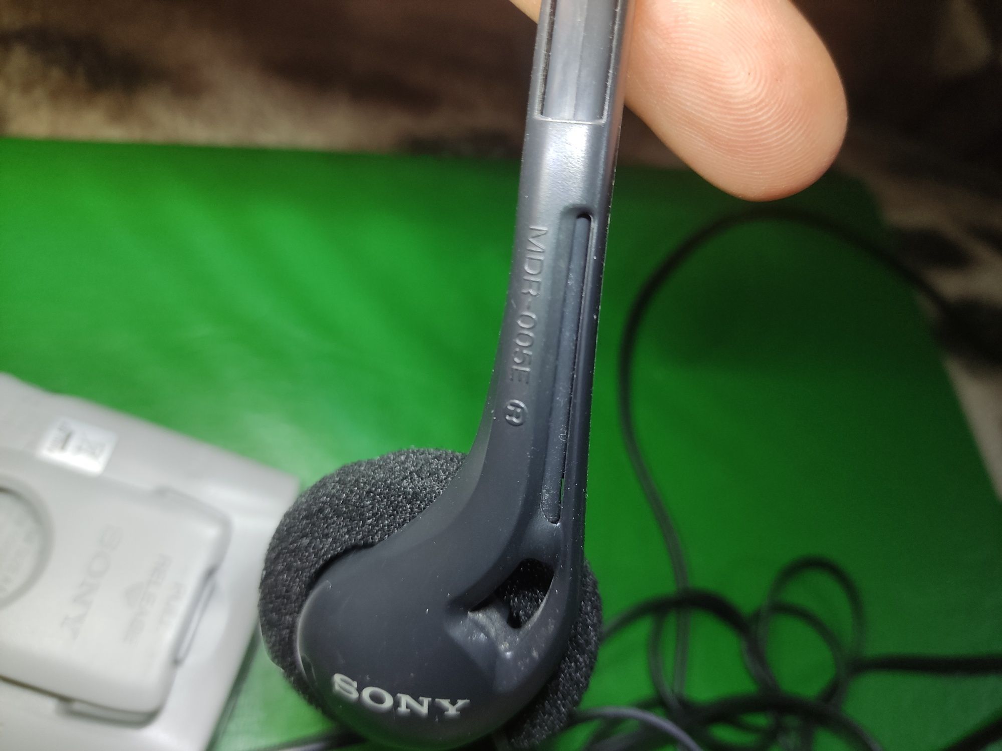 Радиоприемник Sony srf-59 наушники mdr-005E