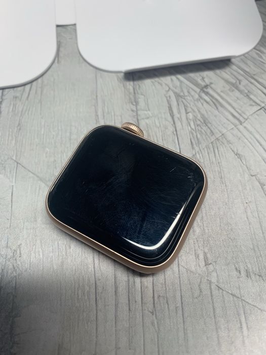 Apple watch SE Gold Aluminum Case 40mm