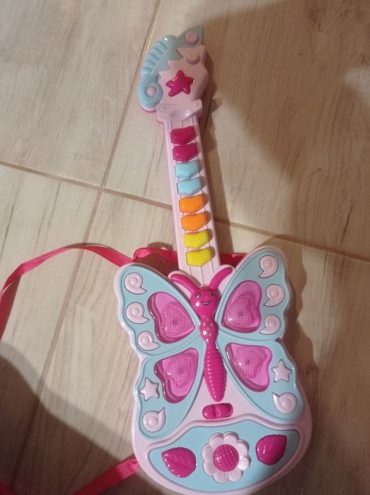 Grająca gitara na baterie