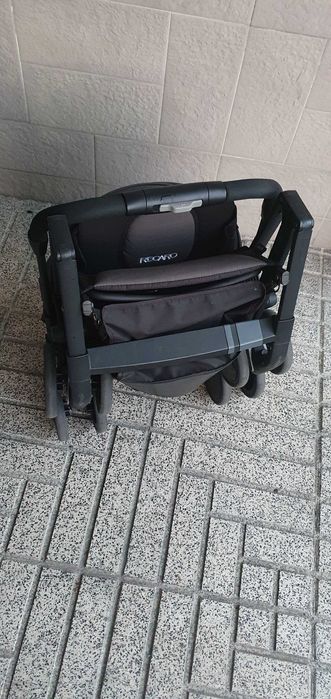Carrinho Recaro Easylife Elite Graphite com cobertura para a chuva