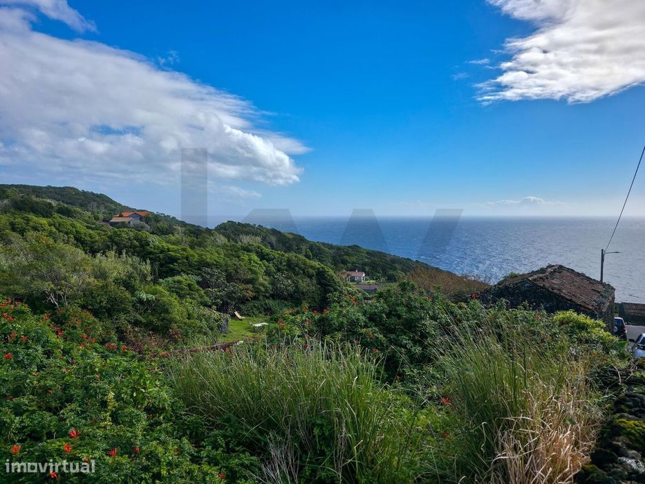 Terreno misto com edificações - Feteira - Pico