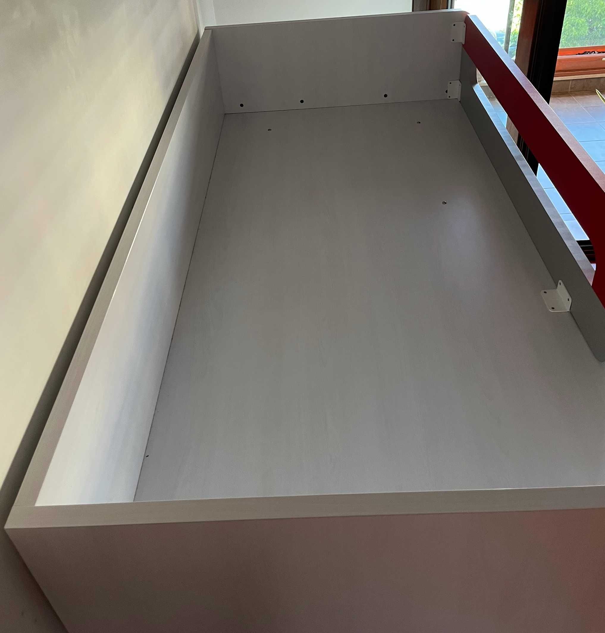 Vendo Móvel Compacto 3-em-1: Cama Alta com Colchão, Roupeiro e Estante