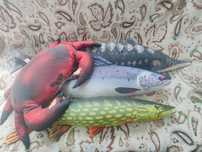 Ryby i krab maskotki jak żywe