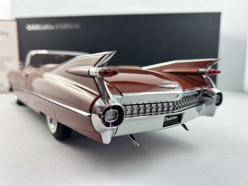 AUTOart Cadillac Series 62 1/18