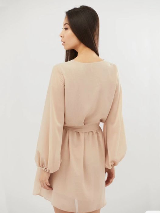 Вишукана жіноча сукня