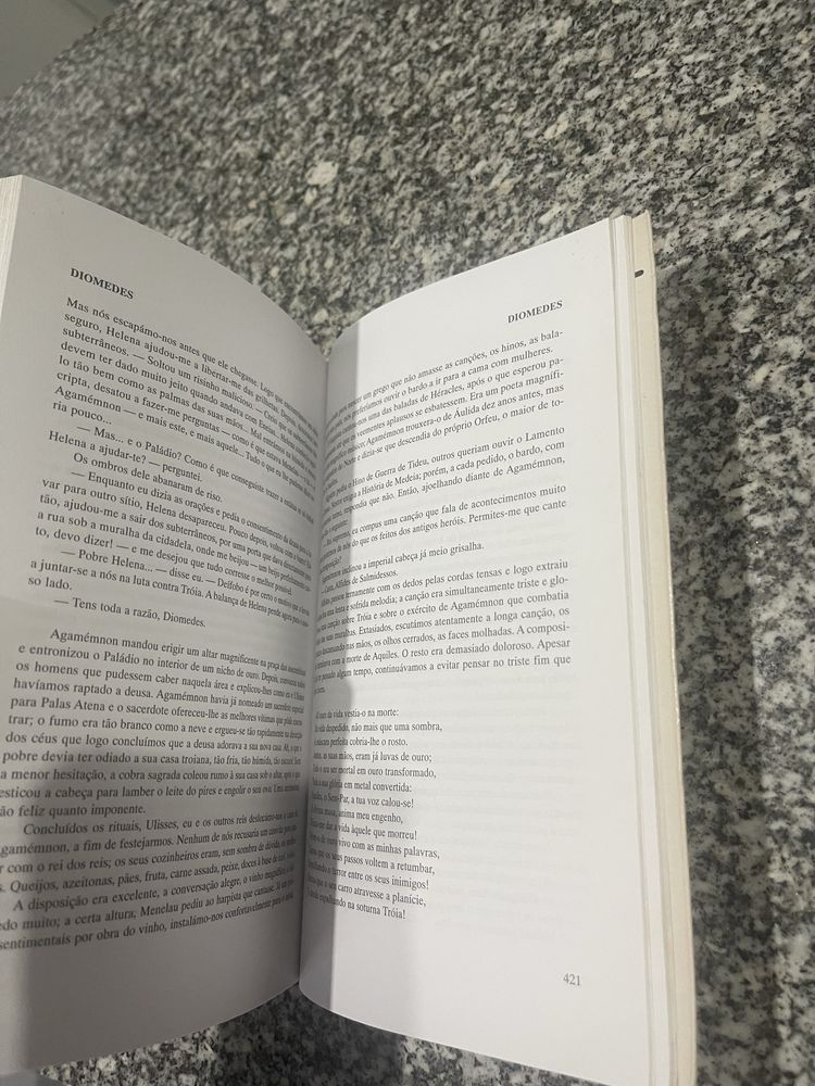Livro Canção de Tróia de Colleen