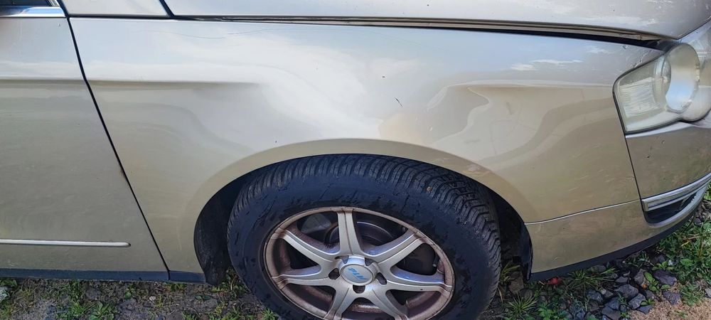 VW PASSAT B6 BŁOTNIK PRAWY ZŁOTY LA1W