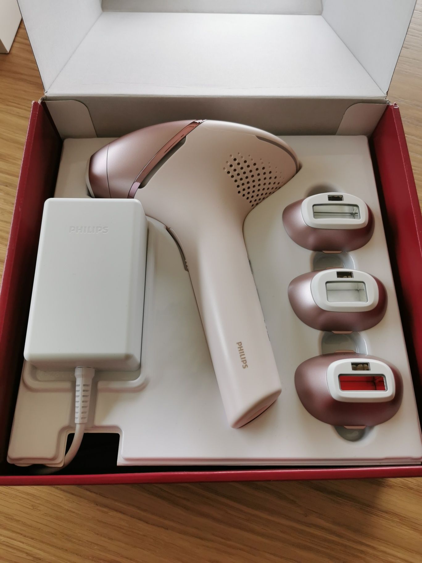 Depilator laserowy PHILIPS Lumea seria 9900 Prestige BRI977 SenseI