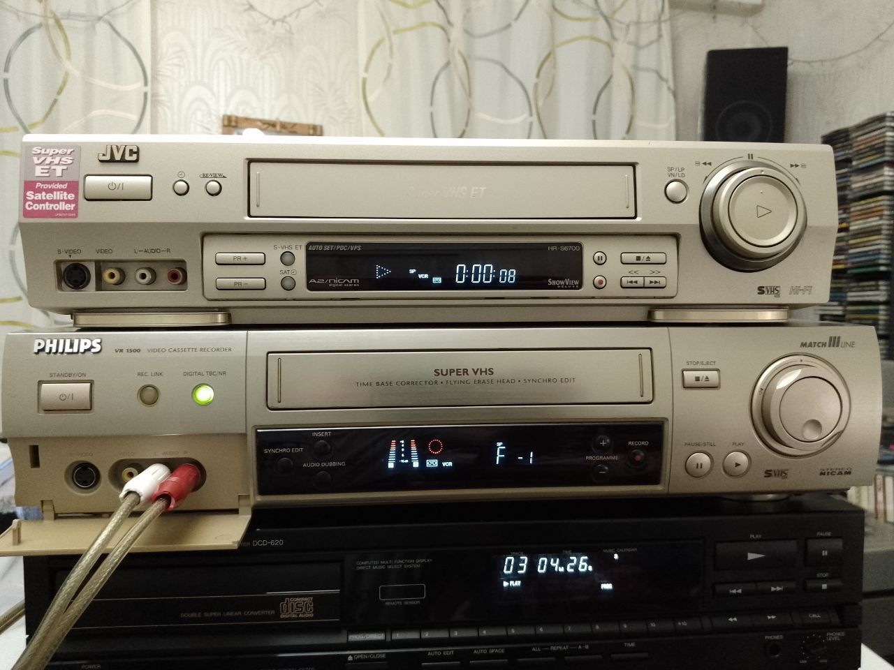 Видеомагнитофон Super VHS PHILIPS VR 1500