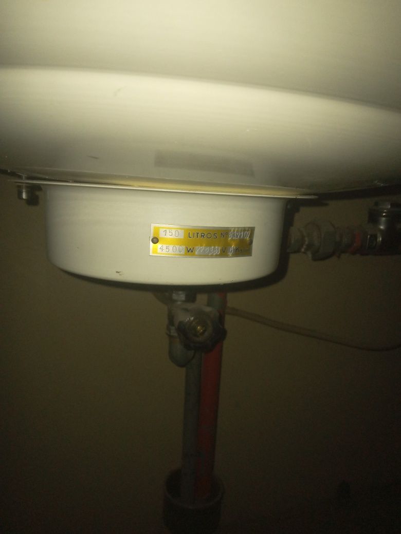 Vendo caldeira eléctrica em bom estado de conservação e funcionamento.