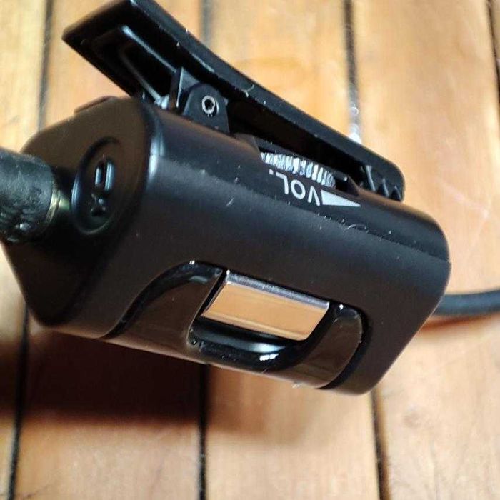 Стереогарнитура, наушники LG HSS-H100 с разъемом 3,5 дюйма. Микрофон