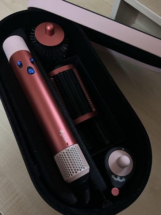 Dyson стайлер новий