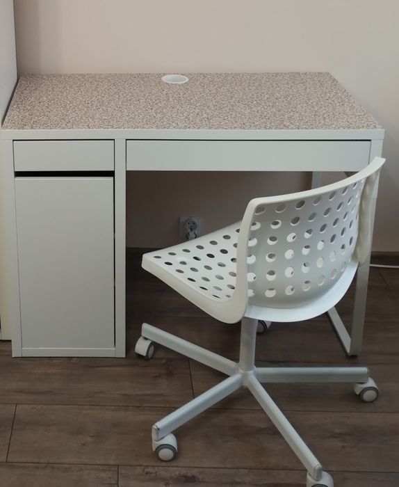 Biurko z krzesłem obrotowym IKEA