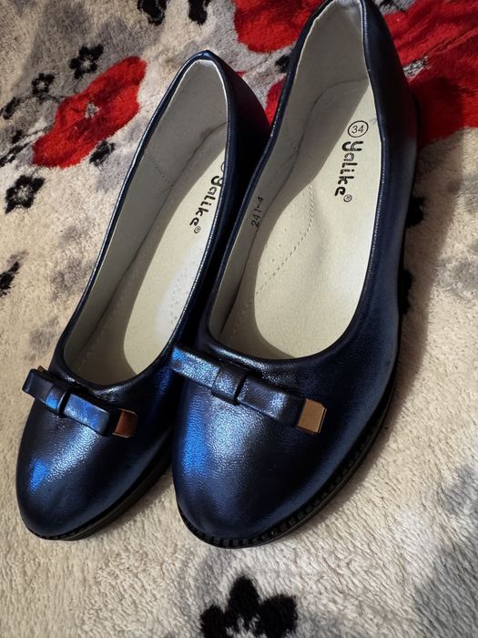 Темно сині нові туфлідля дівчинки 34 р.