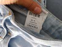 Calças de ganga Tiffosi e t-shirt Pepe jeans
