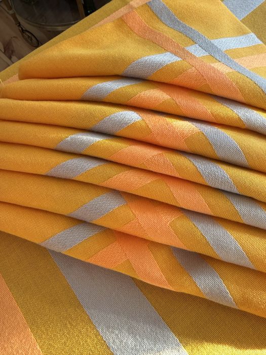 Obrus pomaranczowy szary  serwetki matetiałowe