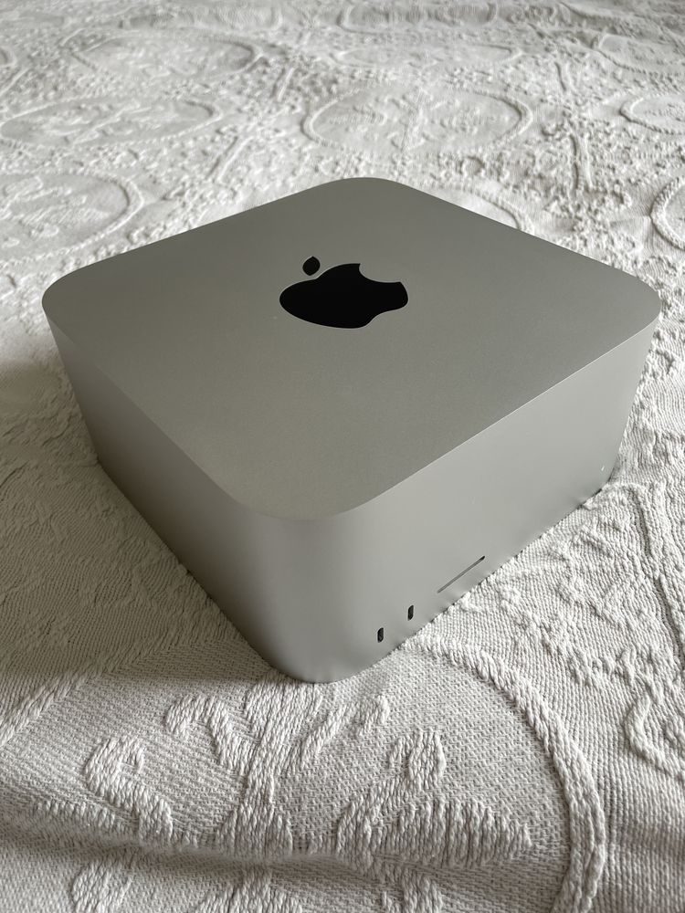 Apple Mac Studio M2 Max / 32GB RAM / 512GB SSD