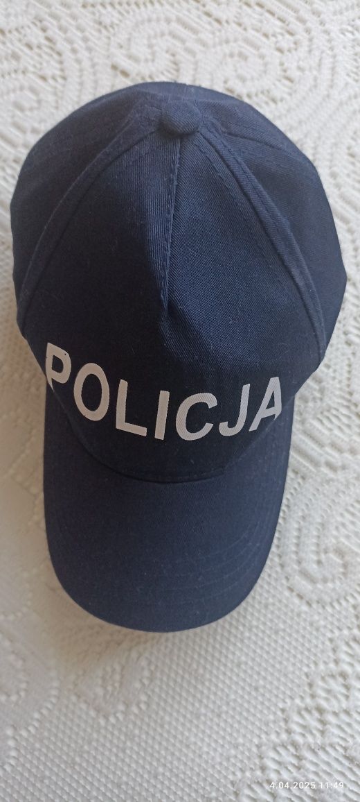 4 szt.Czapki letnie z daszkiem na 6-8 lat że
