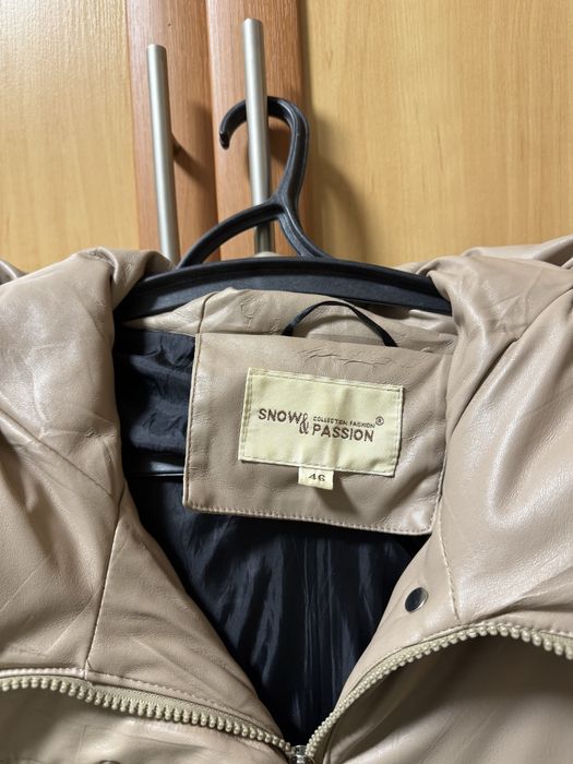 Куртка бежева із шкірзаму