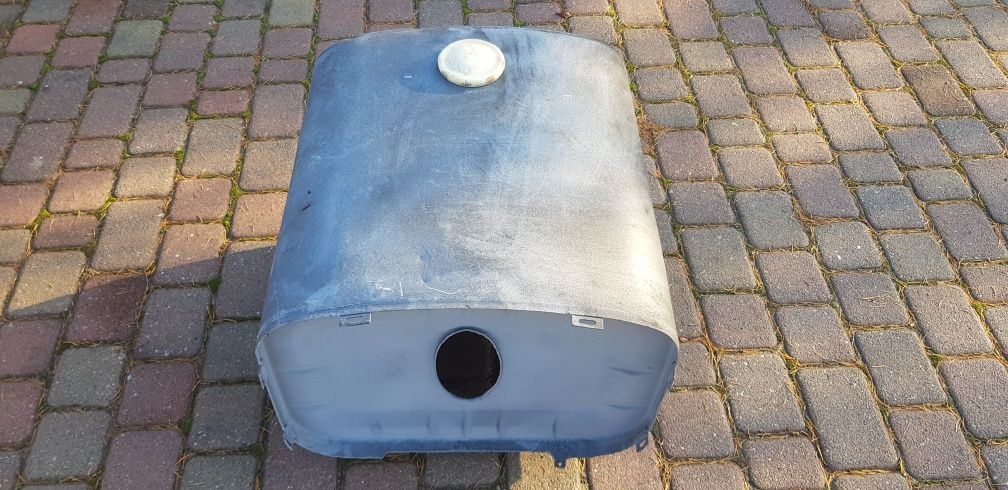 Ursus C-4011 Zbiornik paliwa, bak