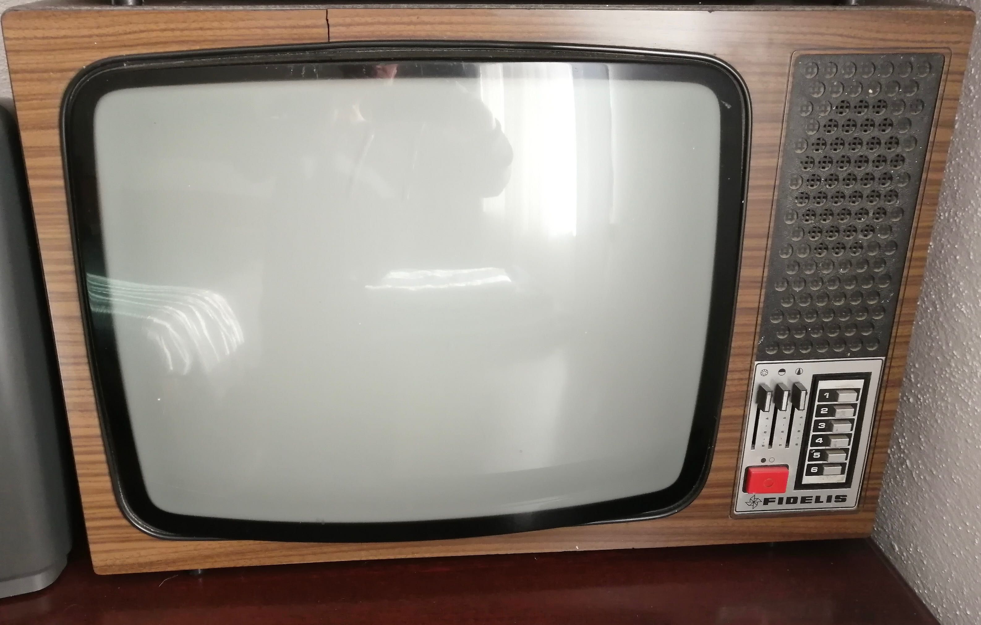 televisor vintage decorativo não funciona