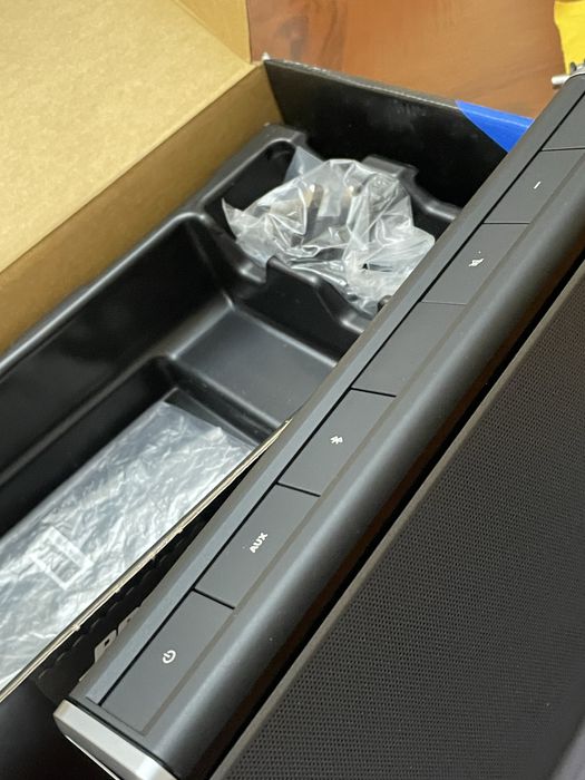 Bose soundlink speaker, нов. Комплект. Автозарядка Bose нов