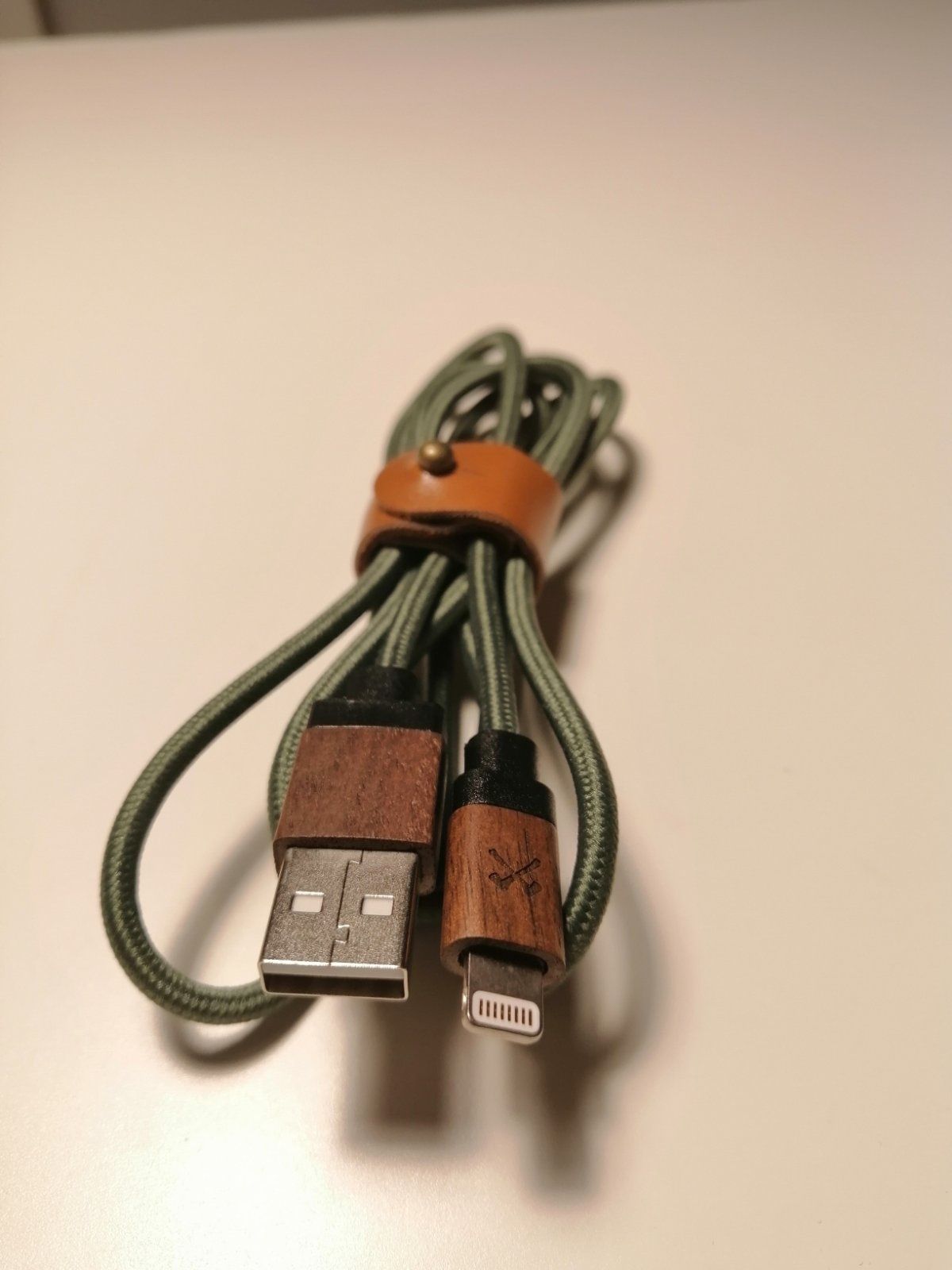 Продам ОРИГИНАЛЬНЫЙ зарядный кабель Lightning EcoCable