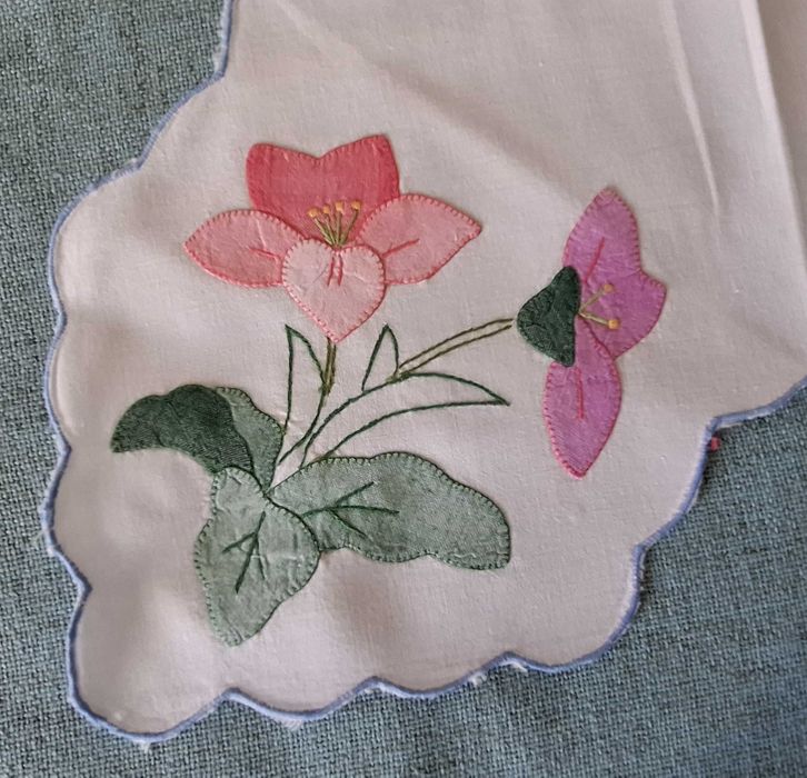 Nap7 - Naperon para cesto do pão em algodão com bordado