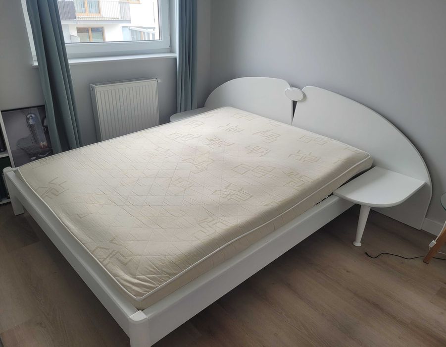 Łóżko włoskie 160×200 z zagłówkiem, stolikami nocnymi + materac